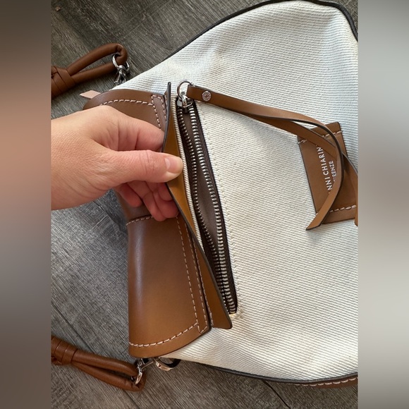 Authentic Gianni Chiarini tote shoulder bag with  attachable crossbody strap. - Picture 6 of 14